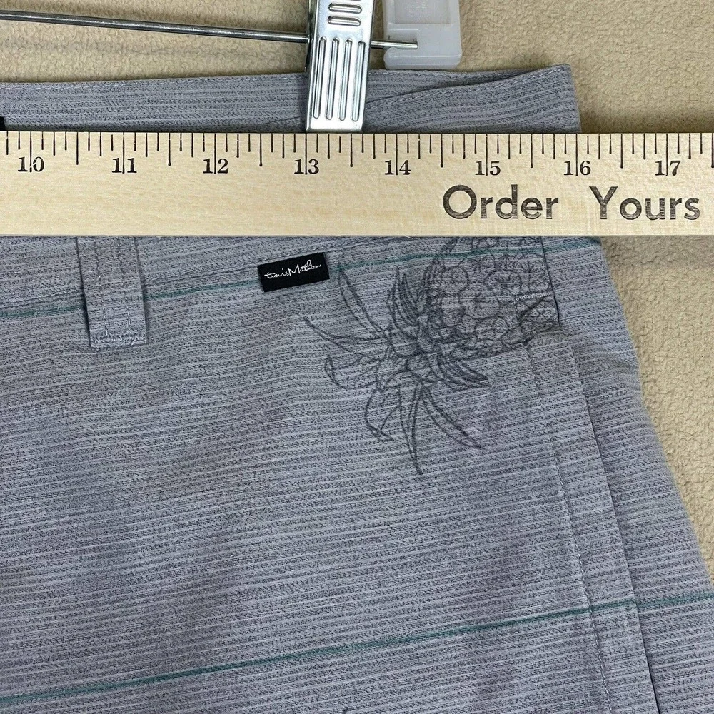 Travis Mathew Shorts Adult 32 Gray Pineapple Print Golf Golfing Lightweight Mens